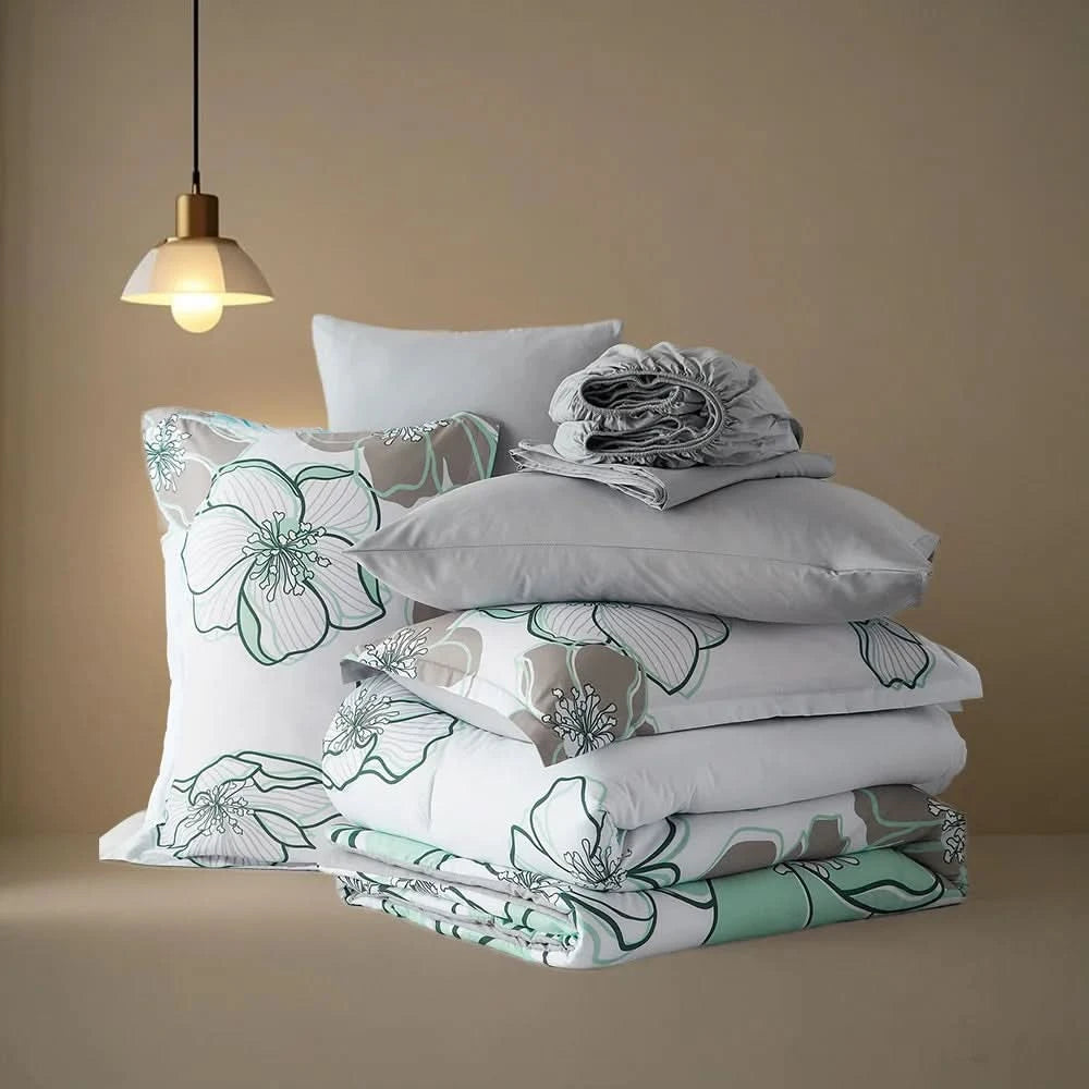 Floral patterned bedding set on a bed with a neutral background
Queen floral comforter set
Large floral print bedding
7-piece microfiber bedding set
All-season comforter
Brushed microfiber comforter
Luxury bed set for queen bed
Fade-resistant bedding
Machine washable comforter
Elegant bedroom décor set
Gift bedding set for holidays