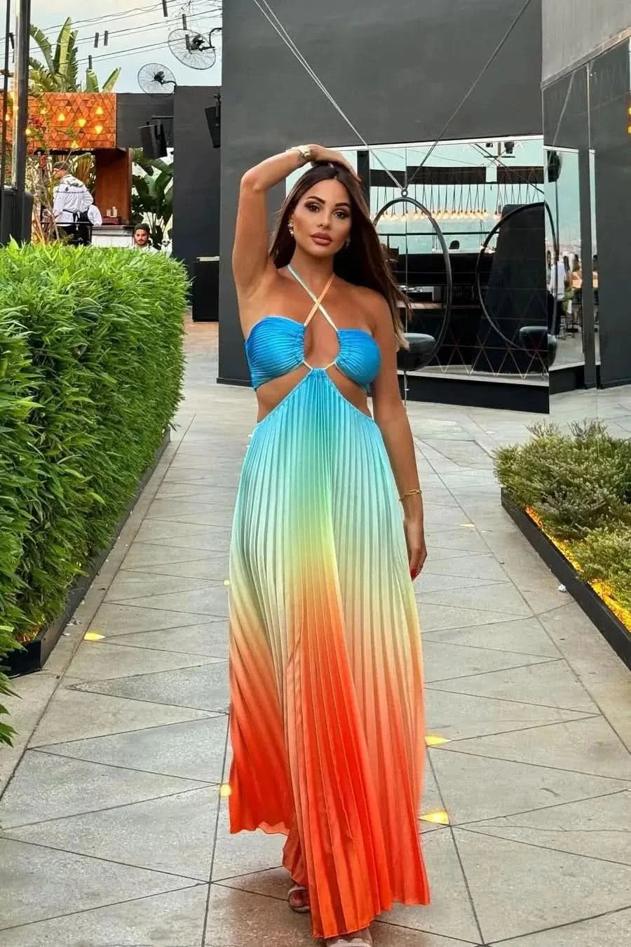Women Chic Gradient Print Halter Neck Pleated Beach Long Dress Fashionable Long Dress Sexy Hollow Out Vacation Maxi Dress Outfit - M & M Global