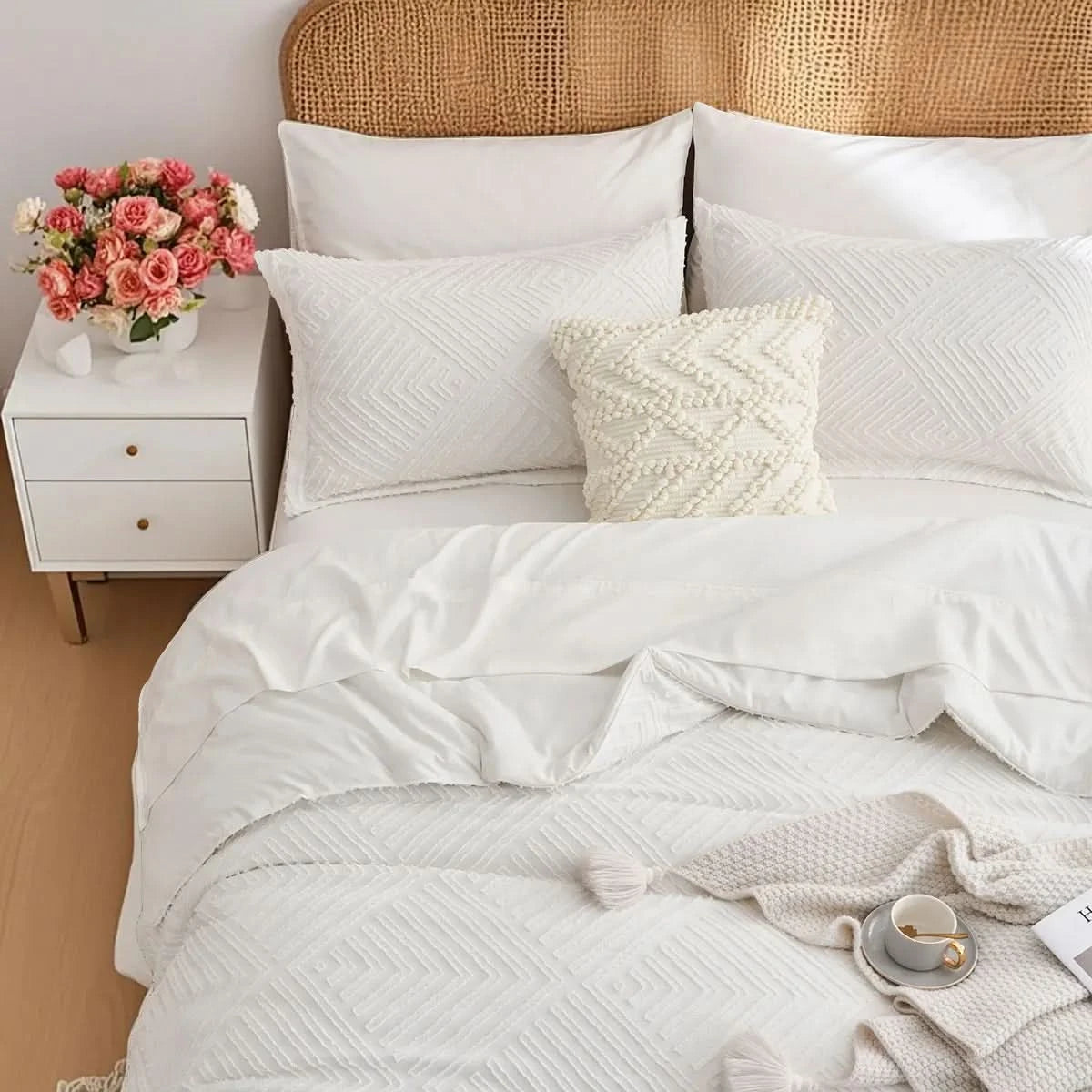 7Pcs solid color cut flower design Comforter Set, 100% microfiber soft and breathable Soft and durable bedding set Ideal gift