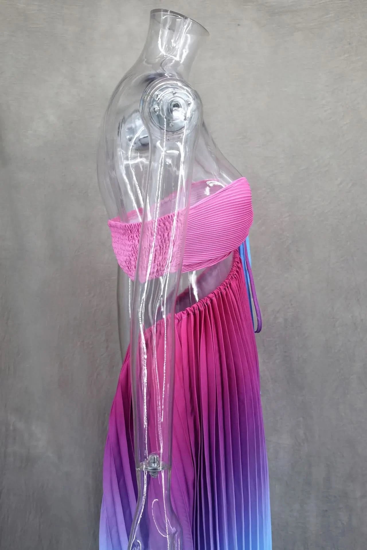 Women Chic Gradient Print Halter Neck Pleated Beach Long Dress Fashionable Long Dress Sexy Hollow Out Vacation Maxi Dress Outfit - M & M Global