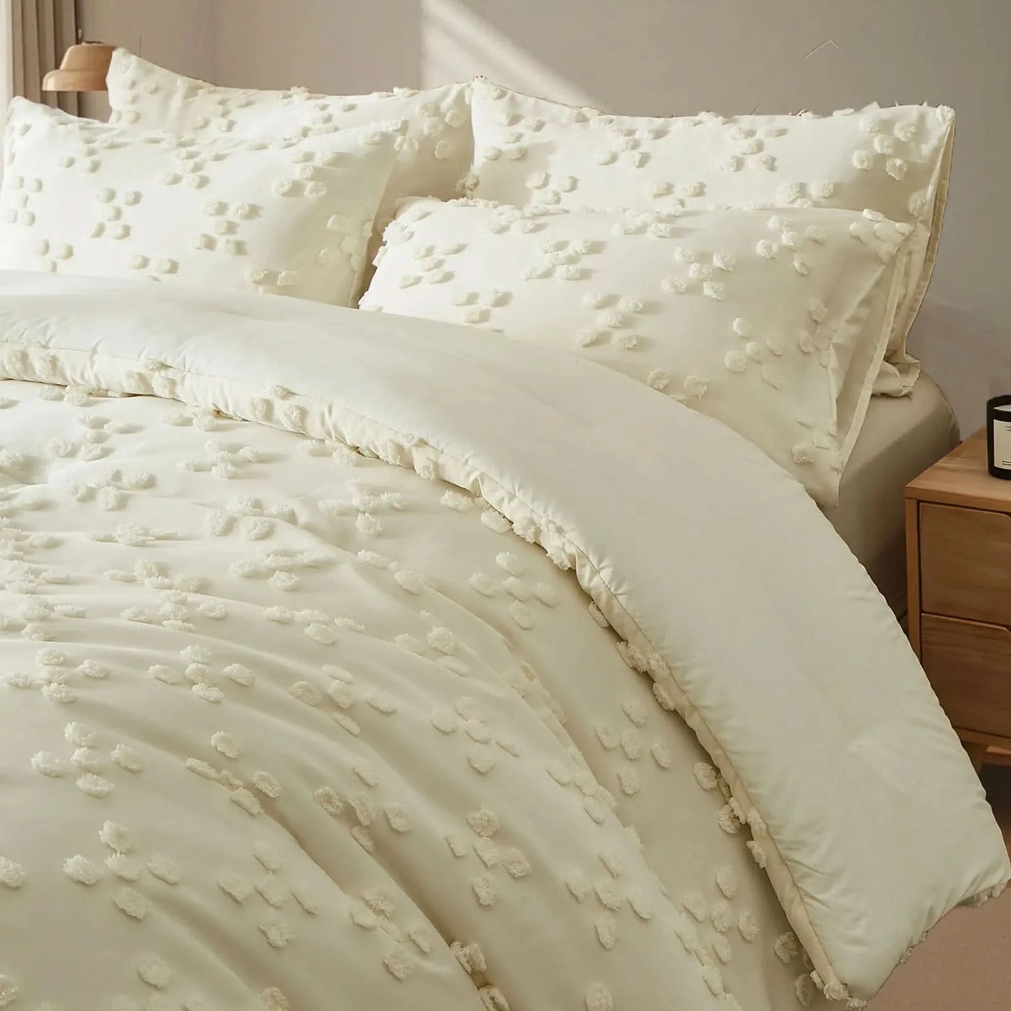 Solid color tufted bedding set, microfiber is lightweight and breathable, machine washable, queen/king size, all seasons