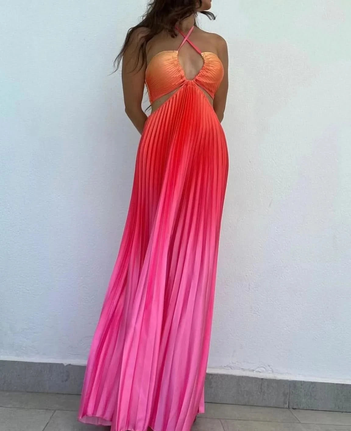 Women Chic Gradient Print Halter Neck Pleated Beach Long Dress Fashionable Long Dress Sexy Hollow Out Vacation Maxi Dress Outfit - M & M Global