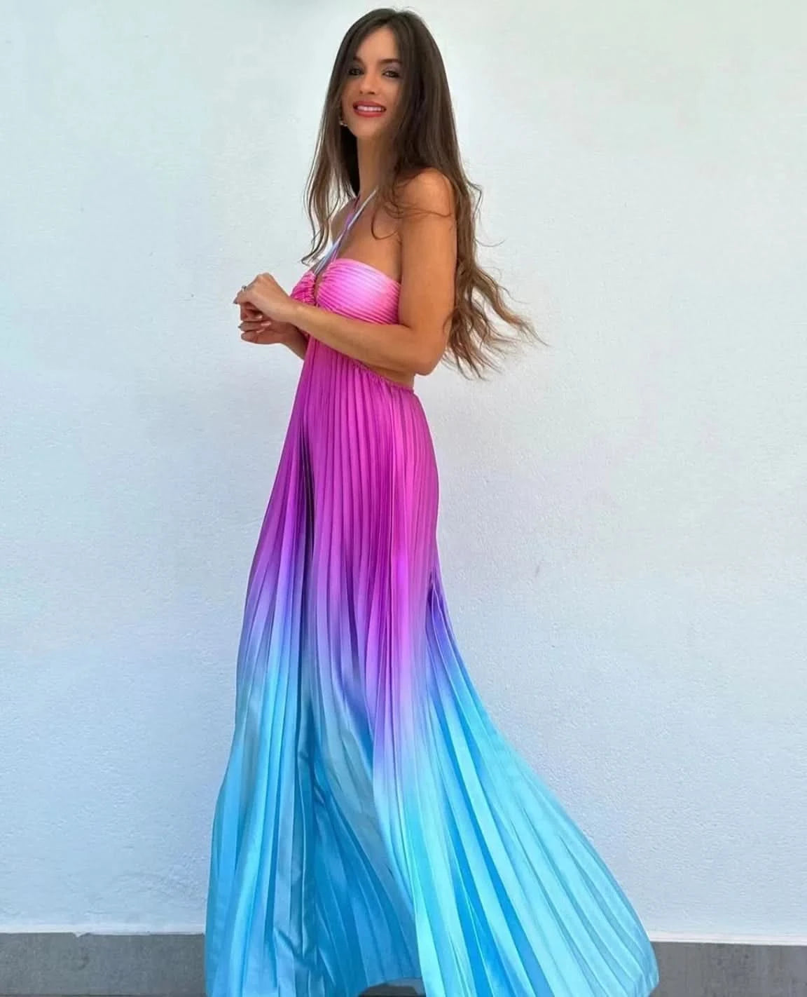 Women Chic Gradient Print Halter Neck Pleated Beach Long Dress Fashionable Long Dress Sexy Hollow Out Vacation Maxi Dress Outfit - M & M Global