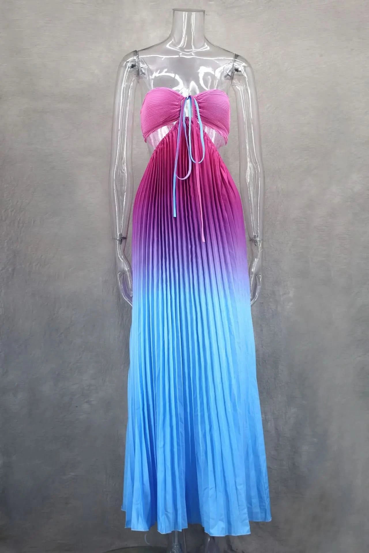 Women Chic Gradient Print Halter Neck Pleated Beach Long Dress Fashionable Long Dress Sexy Hollow Out Vacation Maxi Dress Outfit - M & M Global