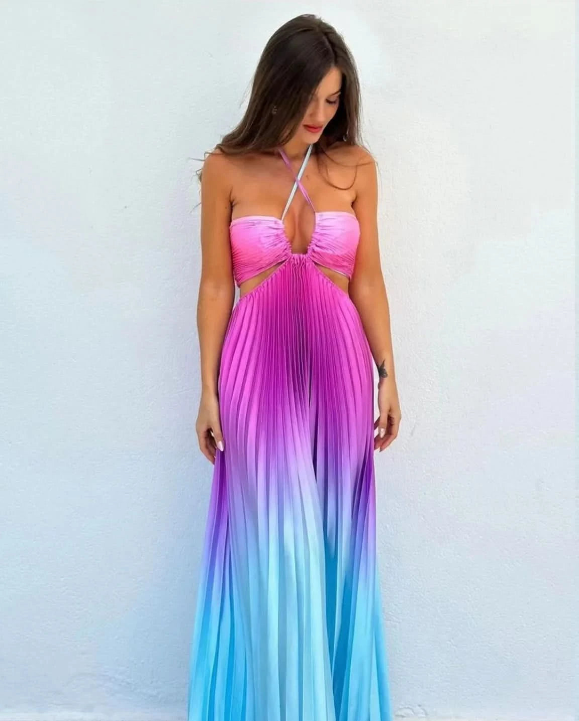 Women Chic Gradient Print Halter Neck Pleated Beach Long Dress Fashionable Long Dress Sexy Hollow Out Vacation Maxi Dress Outfit - M & M Global