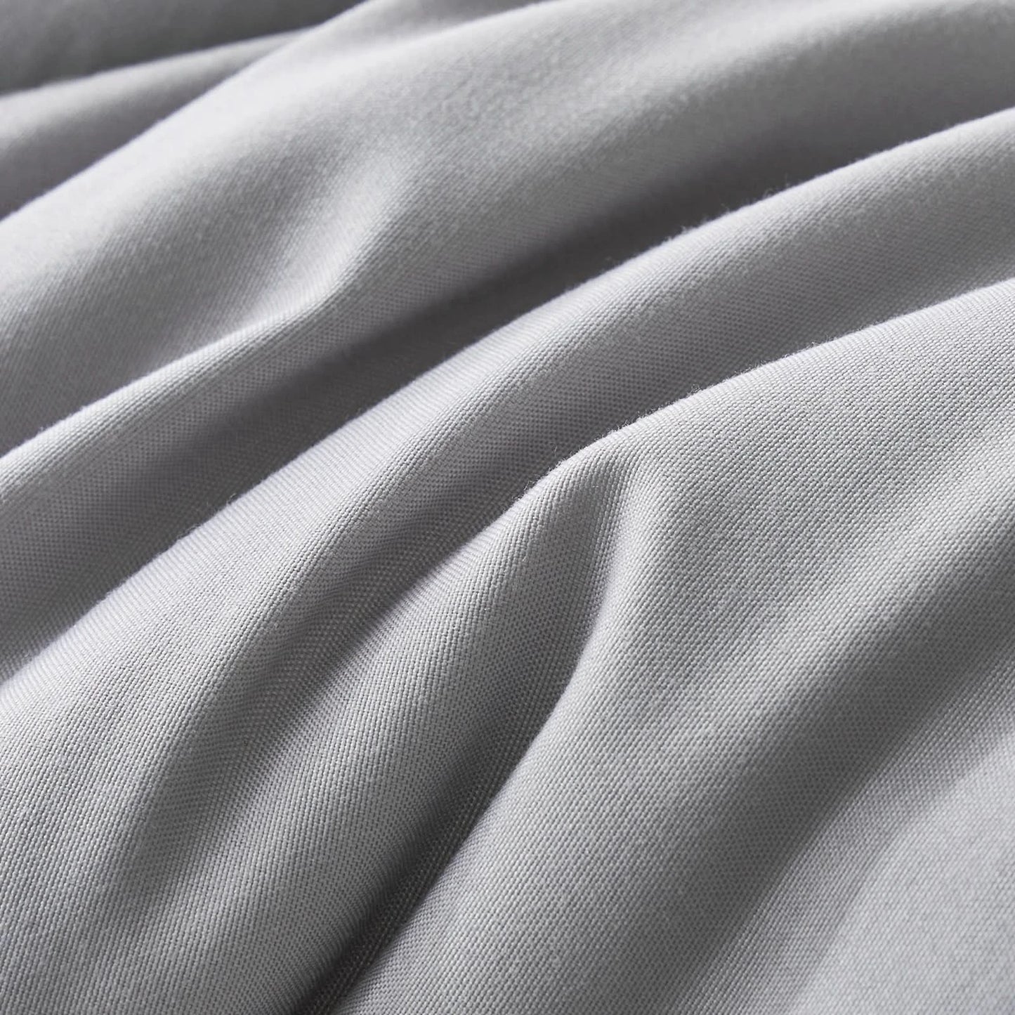 Close-up of gray fabric with folds
Microfiber bedding set
Queen and King bedding
Soft comforter set
Modern bedroom decor
Machine washable bedding
Polyester comforter
Cozy all-season bedding
Brushed microfiber
Lightweight and warm comforter
Bedding set with pillowcases