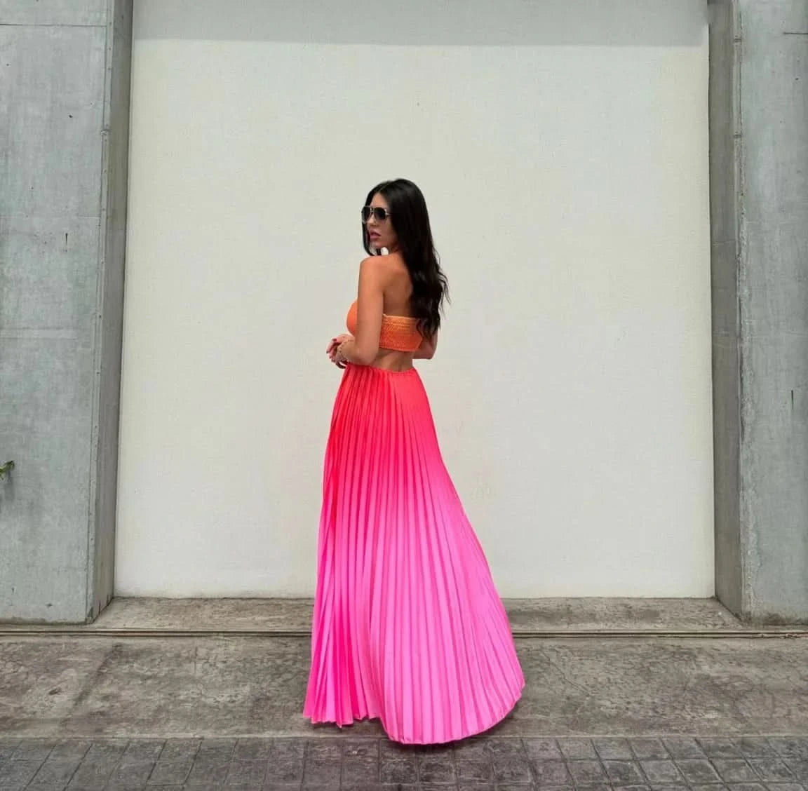 Women Chic Gradient Print Halter Neck Pleated Beach Long Dress Fashionable Long Dress Sexy Hollow Out Vacation Maxi Dress Outfit - M & M Global