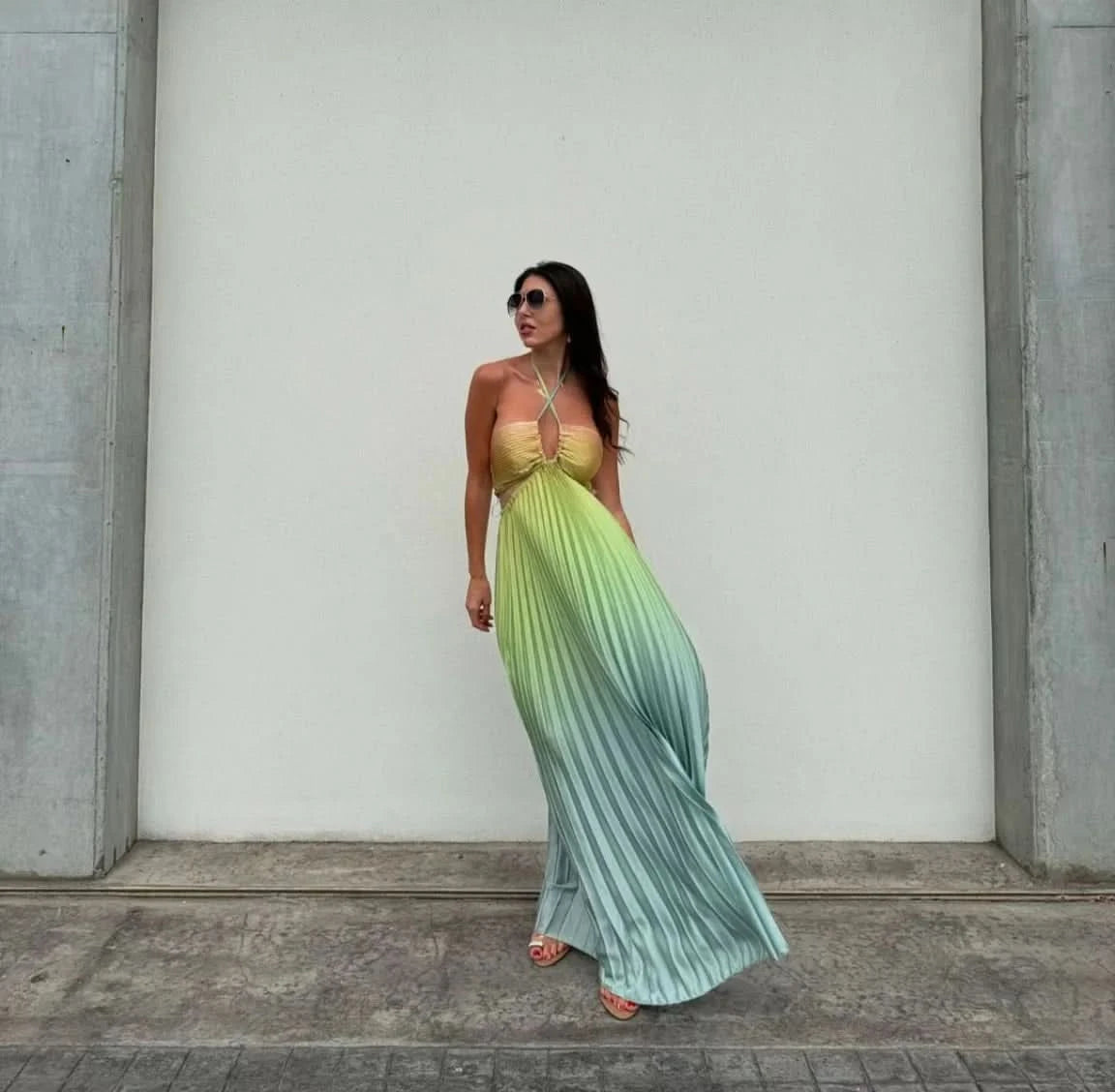 Women Chic Gradient Print Halter Neck Pleated Beach Long Dress Fashionable Long Dress Sexy Hollow Out Vacation Maxi Dress Outfit - M & M Global