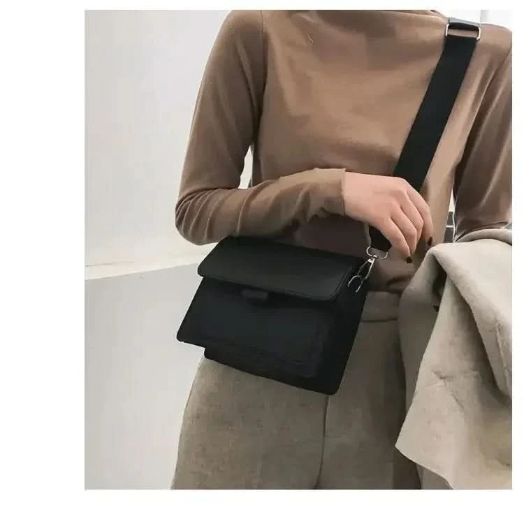 Women's versatile retro handle handbag, crossbody bag, single shoulder flip bag - M & M Global
