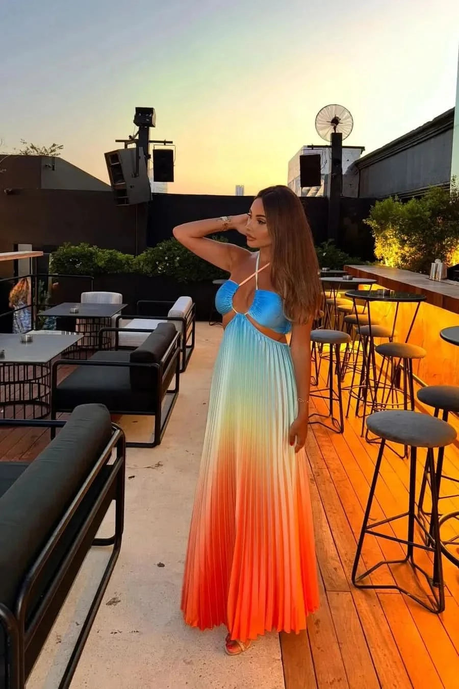 Women Chic Gradient Print Halter Neck Pleated Beach Long Dress Fashionable Long Dress Sexy Hollow Out Vacation Maxi Dress Outfit - M & M Global