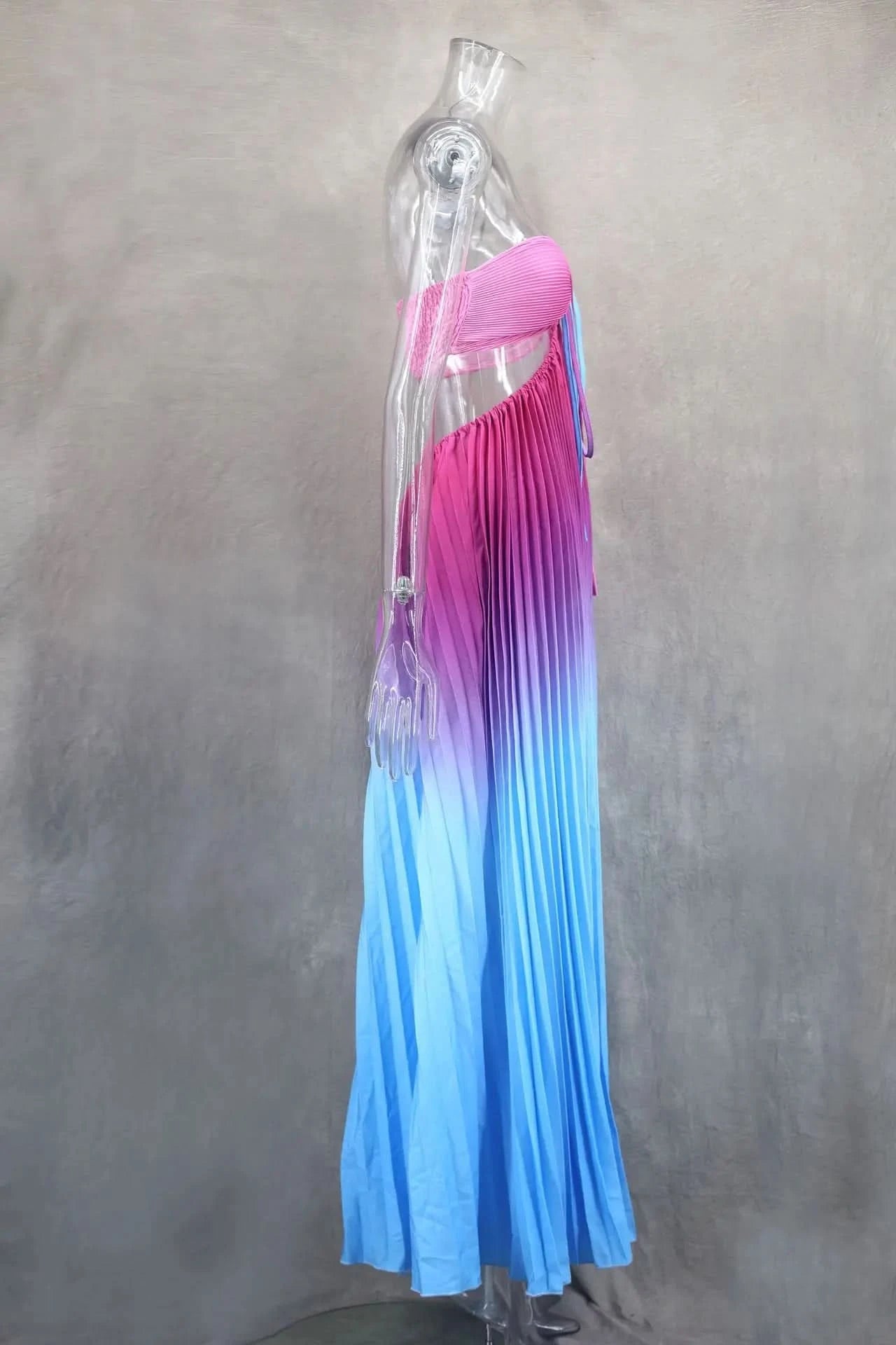 Women Chic Gradient Print Halter Neck Pleated Beach Long Dress Fashionable Long Dress Sexy Hollow Out Vacation Maxi Dress Outfit - M & M Global