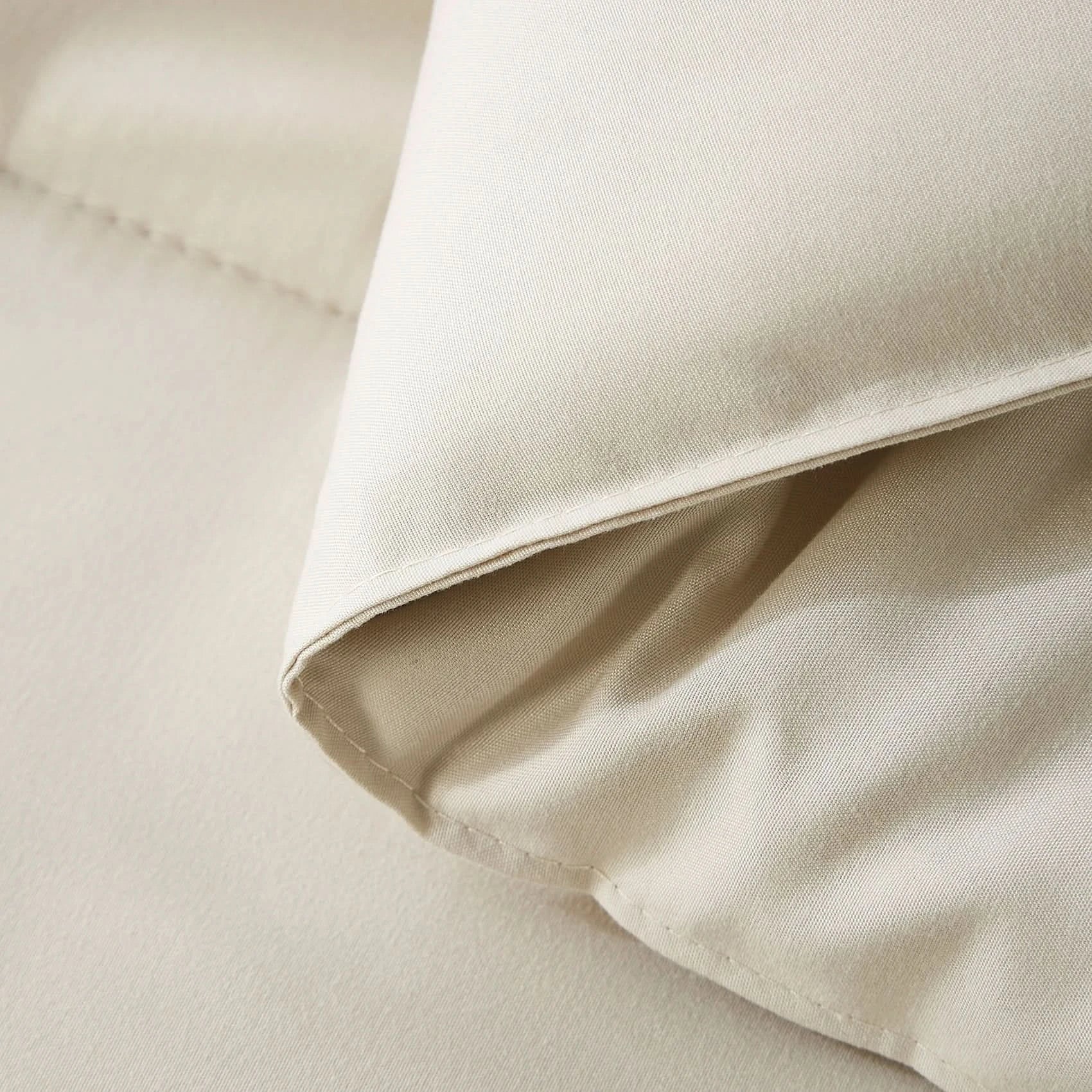 Close-up of beige fabric with a subtle texture
Microfiber comforter set

Solid color bedding set

Soft bedding for all seasons

Twin/Queen/King comforter

Lightweight bed set

Wrinkle-resistant bedding

Machine washable comforter

Minimalist bedding

Dorm room bedding

Gift bedding set