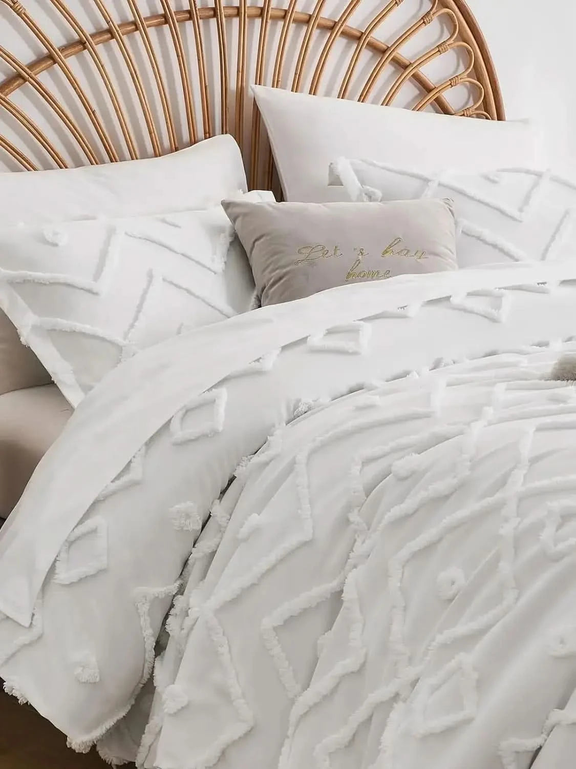 White textured comforter on a bed with a wicker headboard
pinch pleat bedding set

microfiber comforter set

queen comforter set

luxury bedding

soft bedding

machine washable bedding

lightweight comforter

hotel-style bedding

gift bedding set

all-season bedding