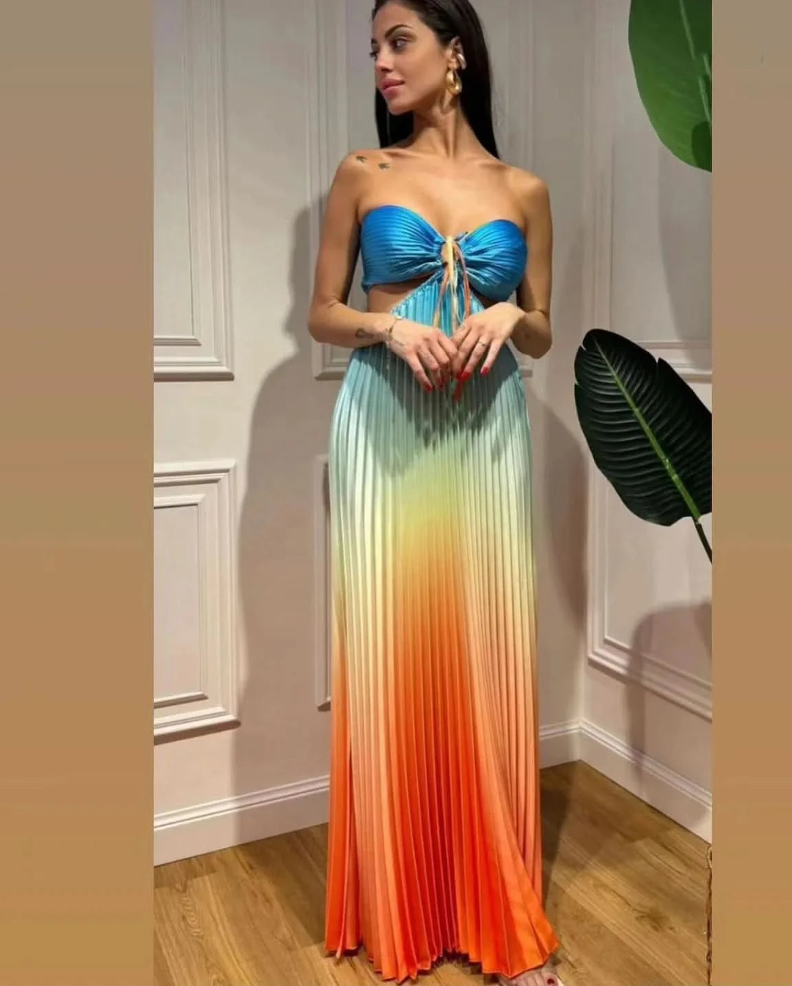Women Chic Gradient Print Halter Neck Pleated Beach Long Dress Fashionable Long Dress Sexy Hollow Out Vacation Maxi Dress Outfit - M & M Global