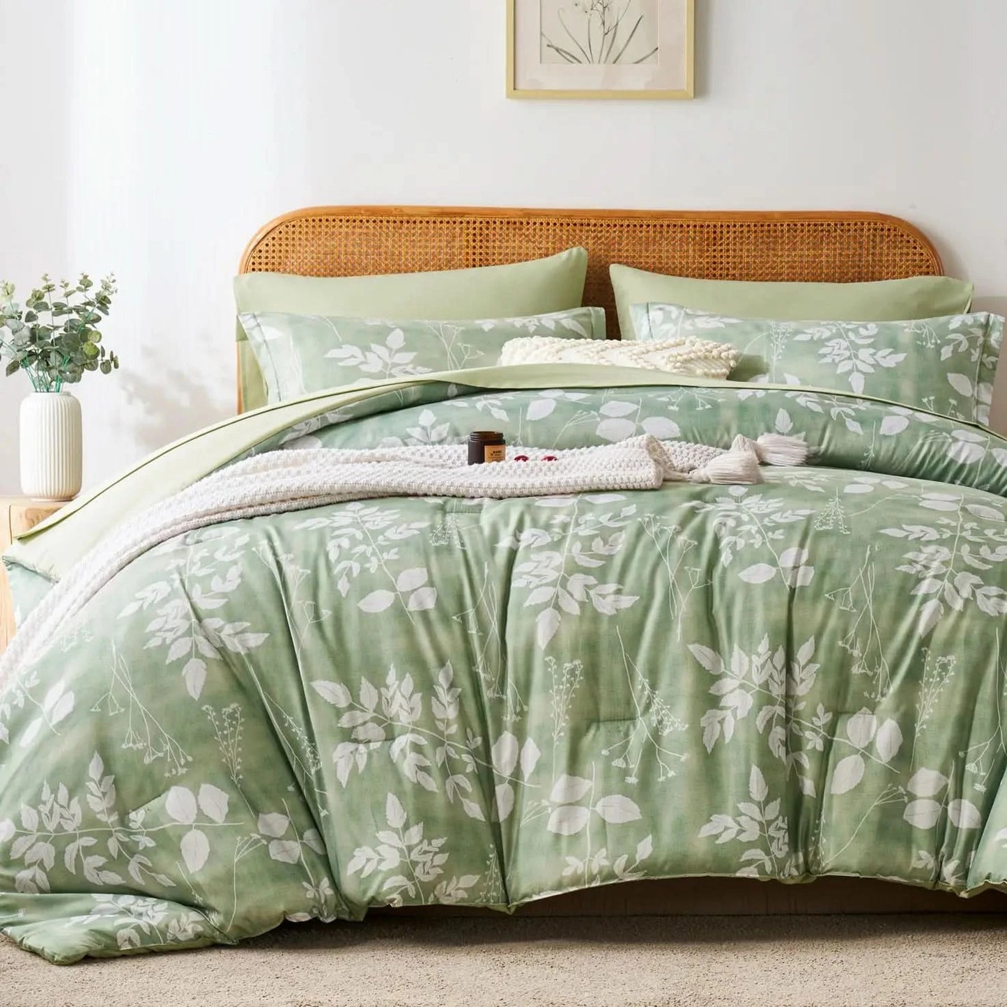 7-piece leaf pattern printed Comforter Set, 100% microfiber soft and durable Skin-friendly breathable super soft bedding set