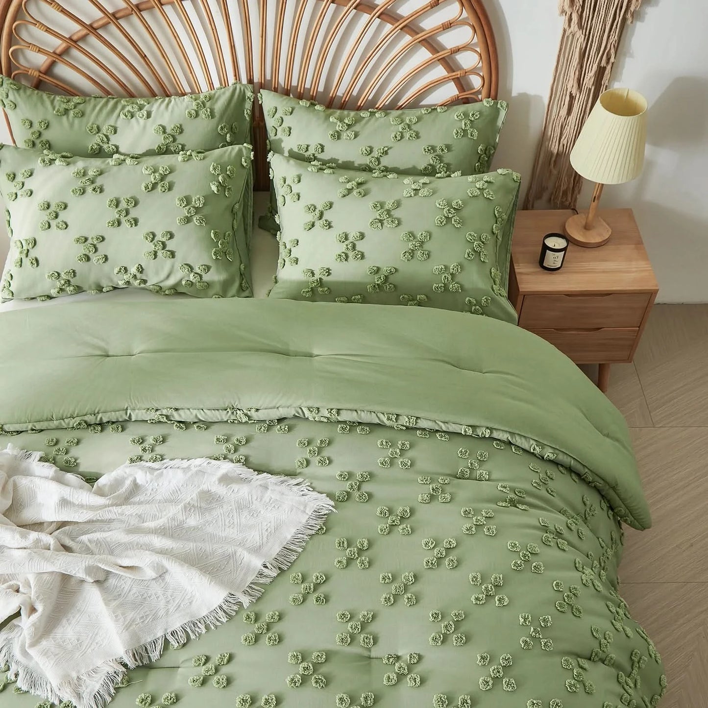 Solid color tufted bedding set, microfiber is lightweight and breathable, machine washable, queen/king size, all seasons