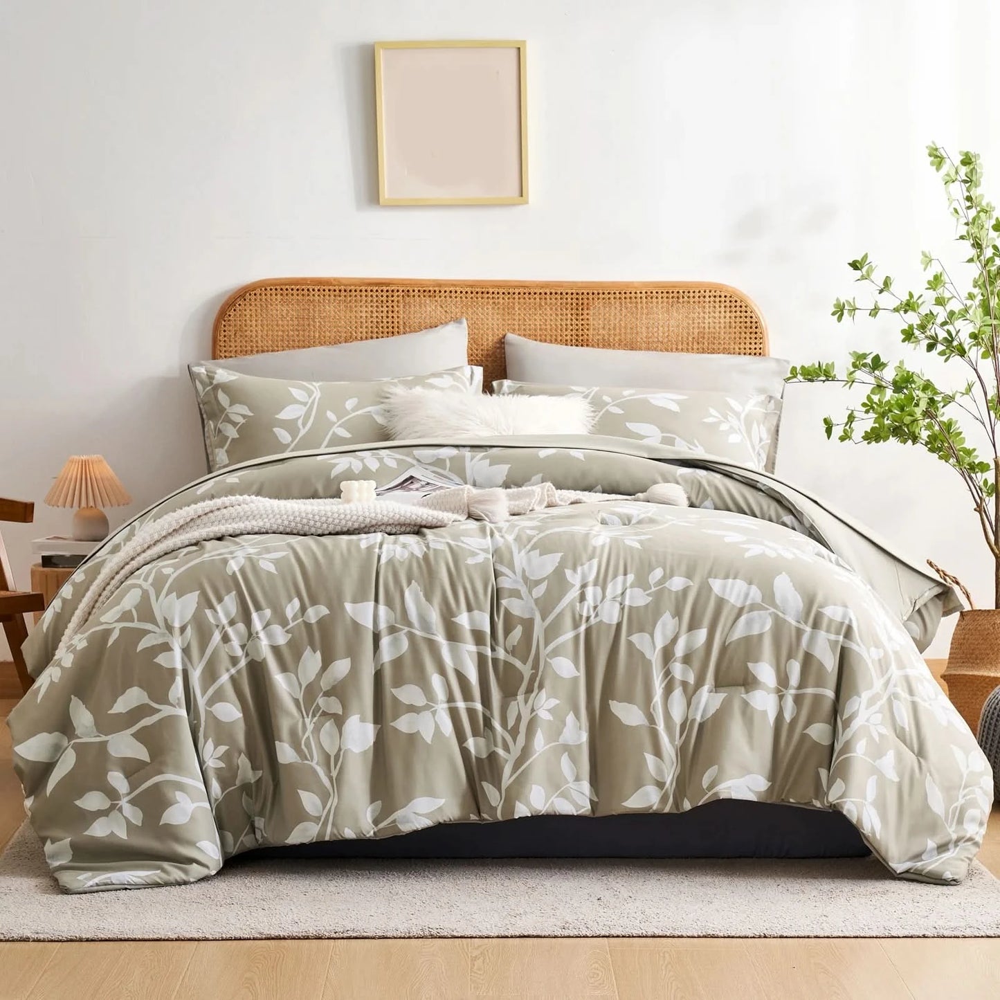 7Pcs Leaf Printing Comforter Set for Queen, warm khaki, soft , comfortable,room decoration,ideal gift, universal for all seasons