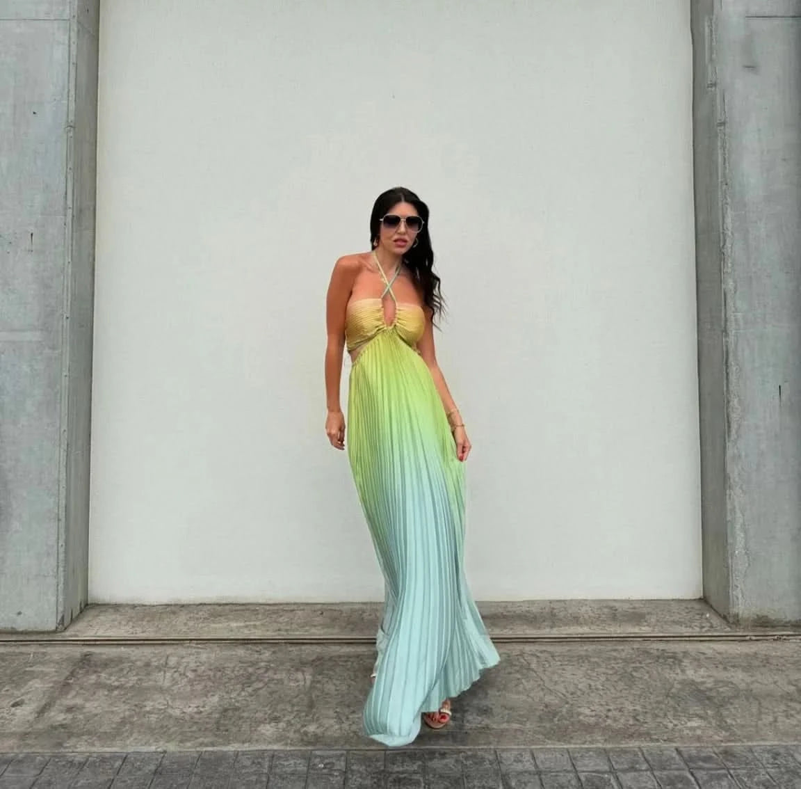 Women Chic Gradient Print Halter Neck Pleated Beach Long Dress Fashionable Long Dress Sexy Hollow Out Vacation Maxi Dress Outfit - M & M Global