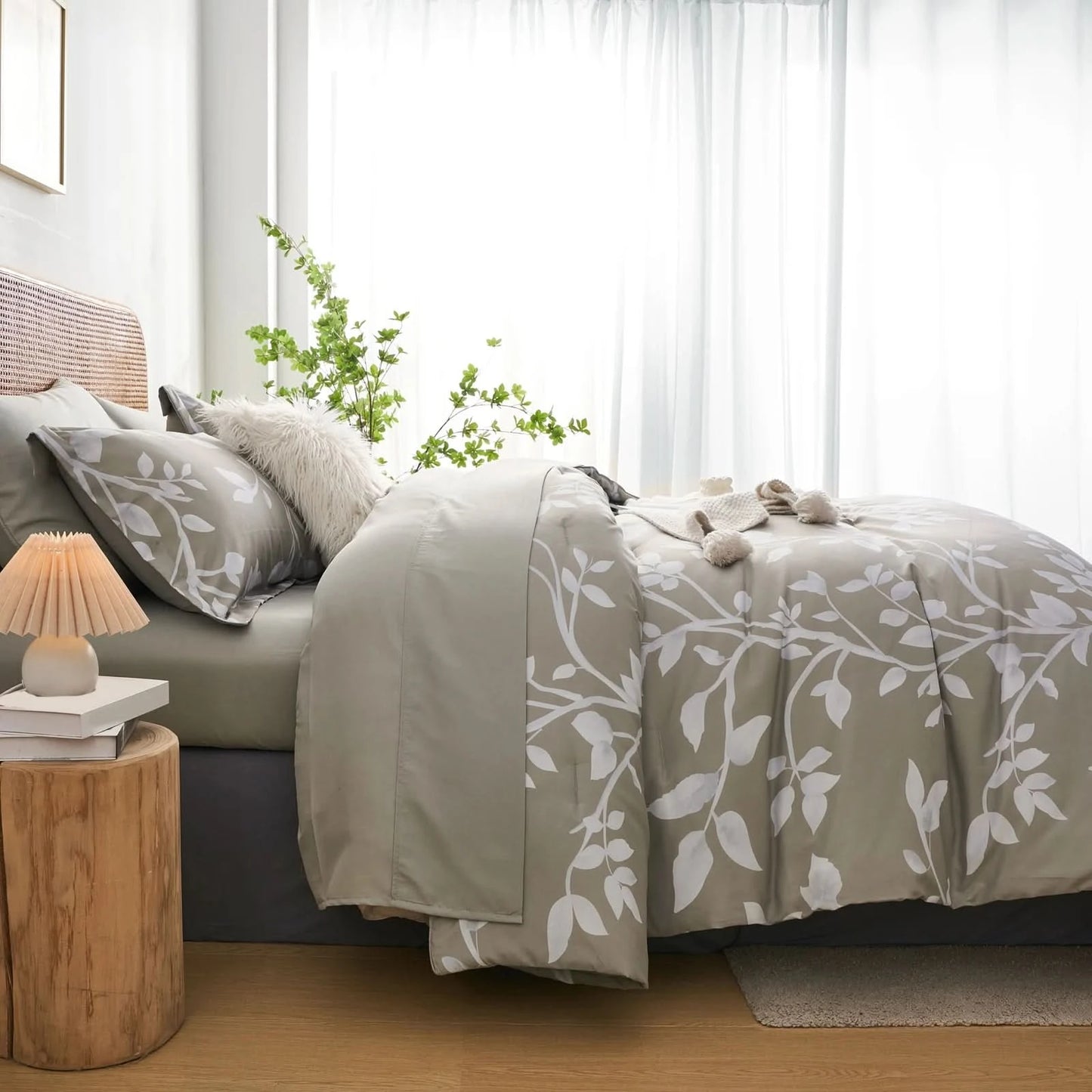 7Pcs Leaf Printing Comforter Set for Queen, warm khaki, soft , comfortable,room decoration,ideal gift, universal for all seasons