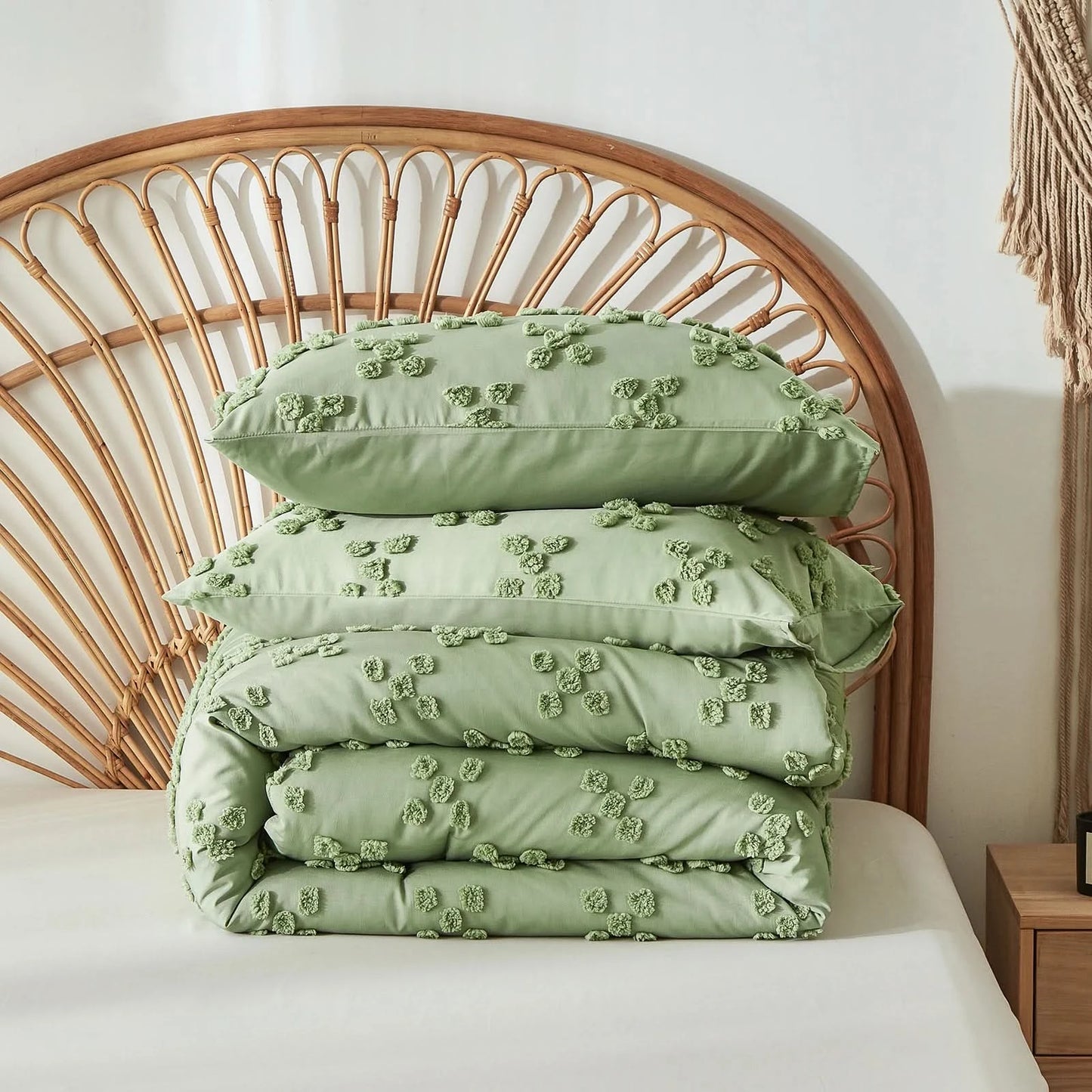 Solid color tufted bedding set, microfiber is lightweight and breathable, machine washable, queen/king size, all seasons