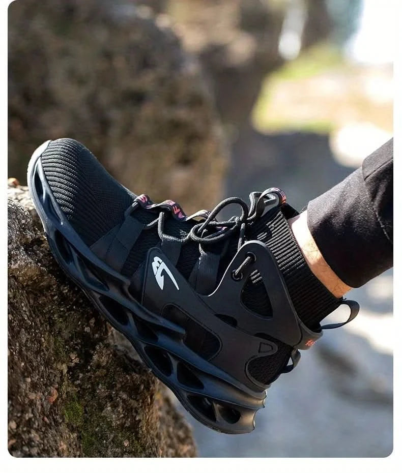 Fashionable breathable anti-smash and anti-puncture safety shoes