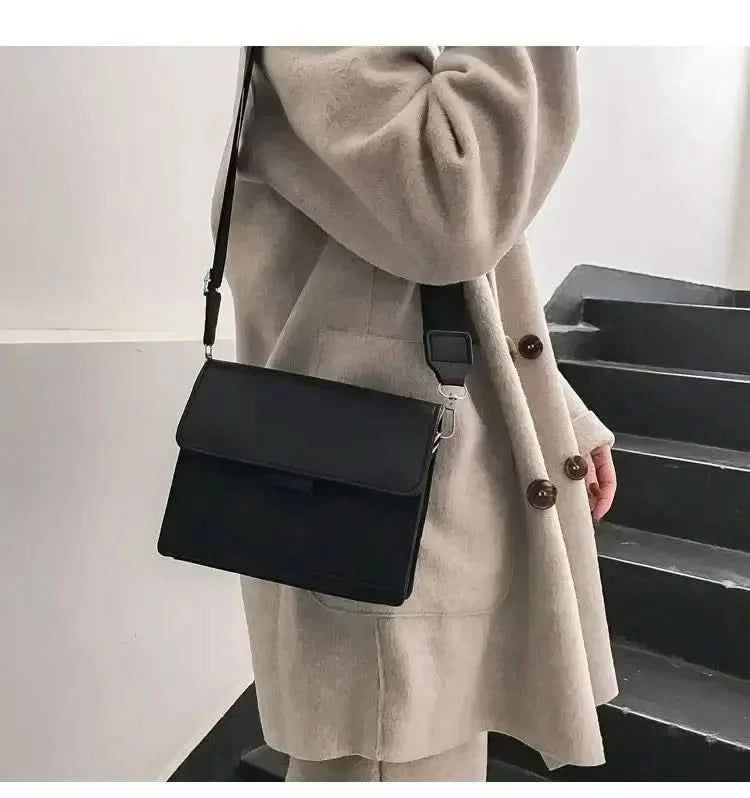 Women's versatile retro handle handbag, crossbody bag, single shoulder flip bag - M & M Global