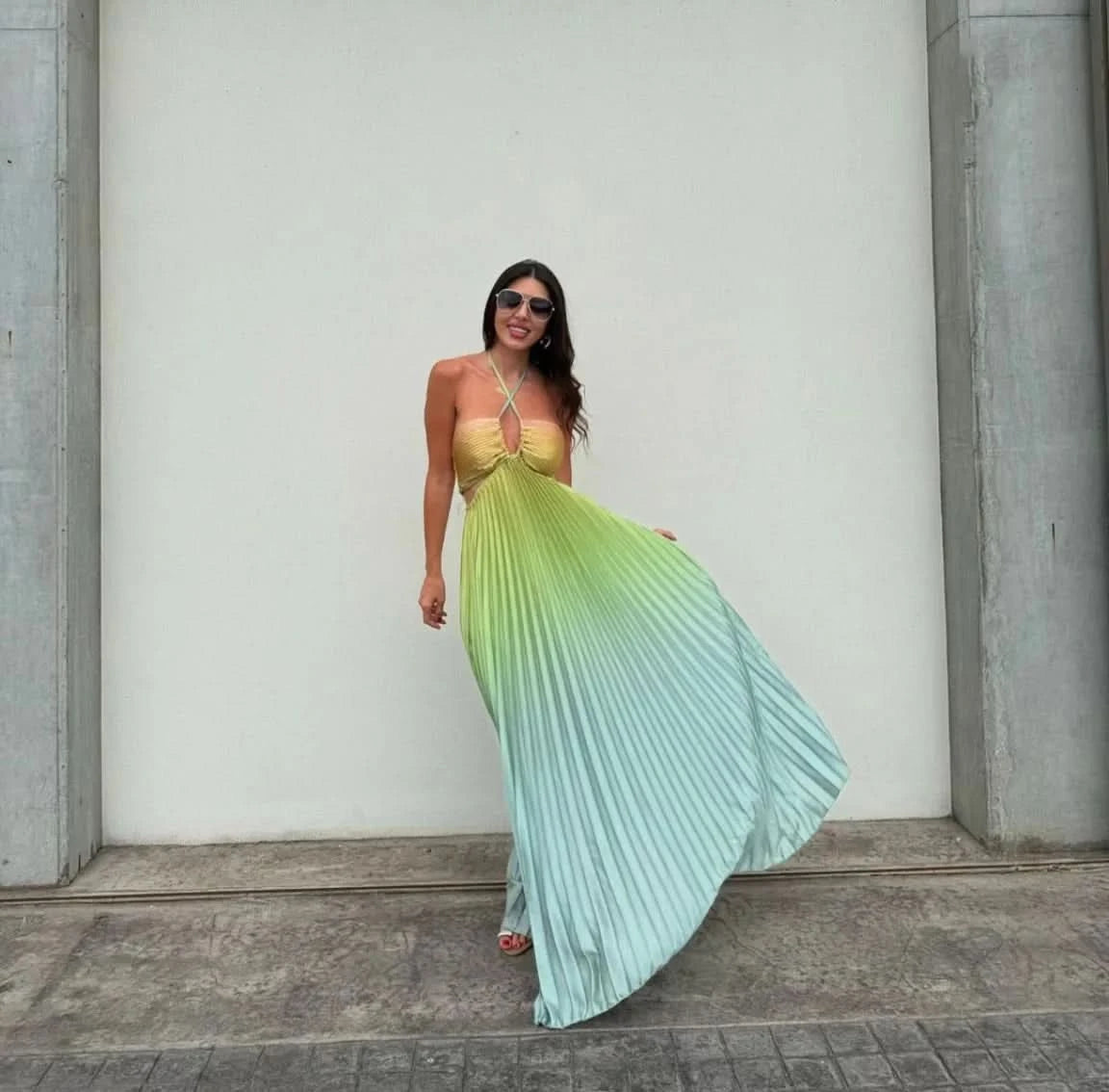 Women Chic Gradient Print Halter Neck Pleated Beach Long Dress Fashionable Long Dress Sexy Hollow Out Vacation Maxi Dress Outfit - M & M Global