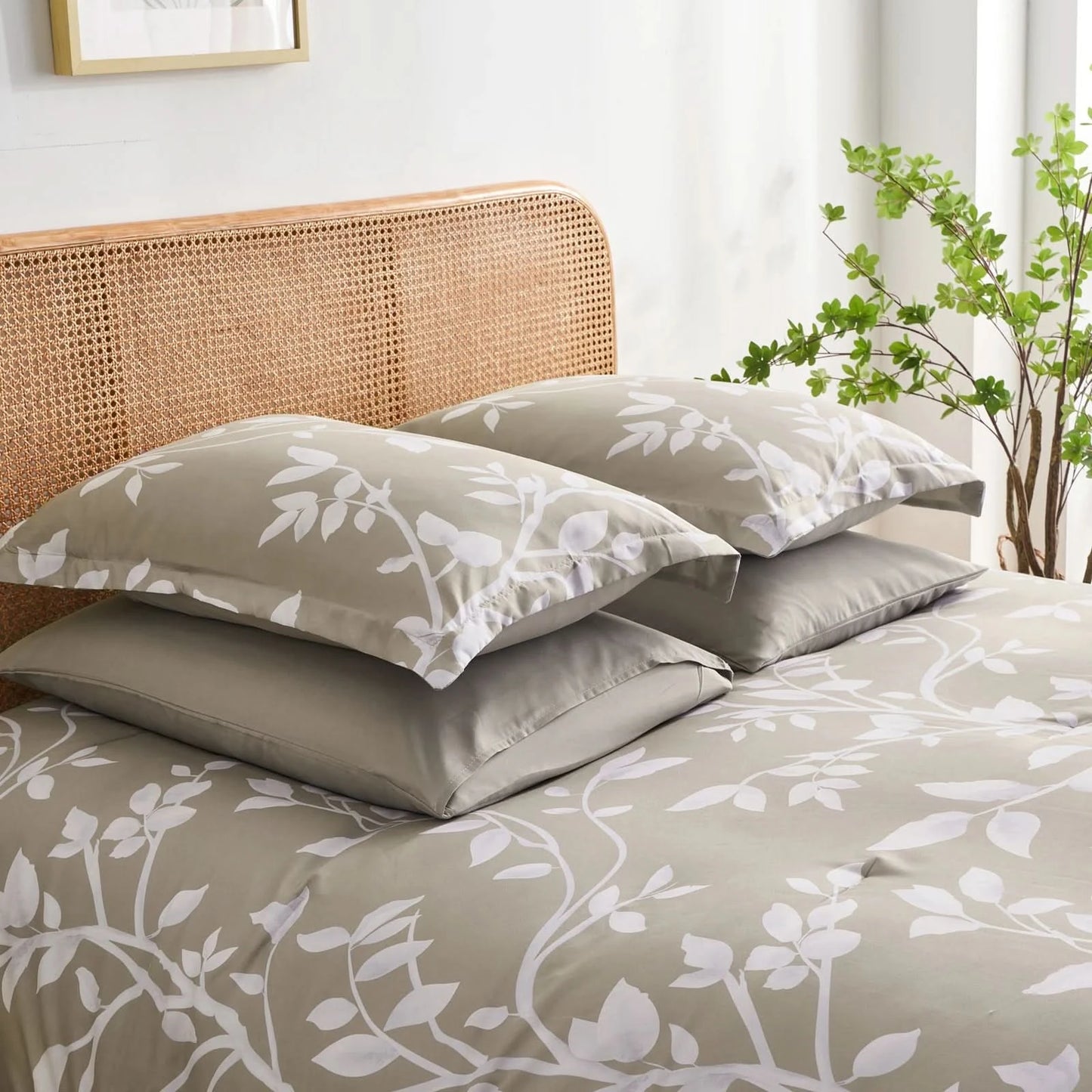 7Pcs Leaf Printing Comforter Set for Queen, warm khaki, soft , comfortable,room decoration,ideal gift, universal for all seasons