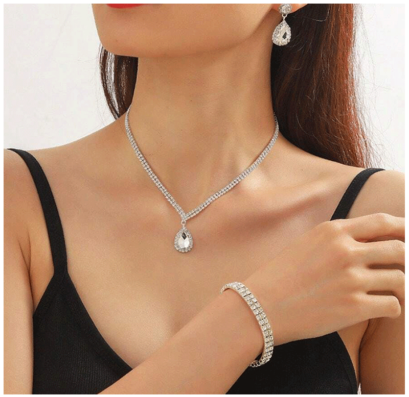 4 Pieces Luxurious Jewelry Set Exquisite Rhinestone Pendant Elegant Women's Crystal Silver Plated Necklace Earrings Bracelet Set - M & M Global