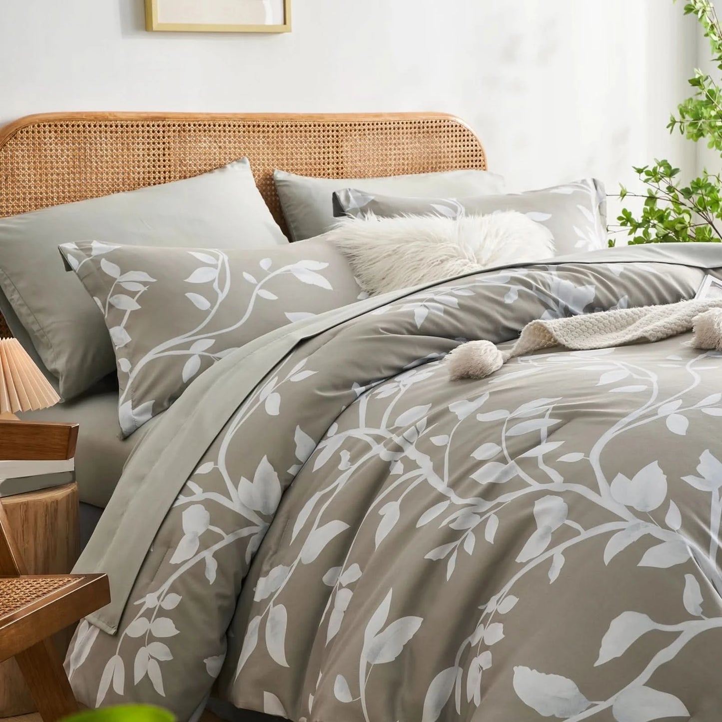 7Pcs Leaf Printing Comforter Set for Queen, warm khaki, soft , comfortable,room decoration,ideal gift, universal for all seasons