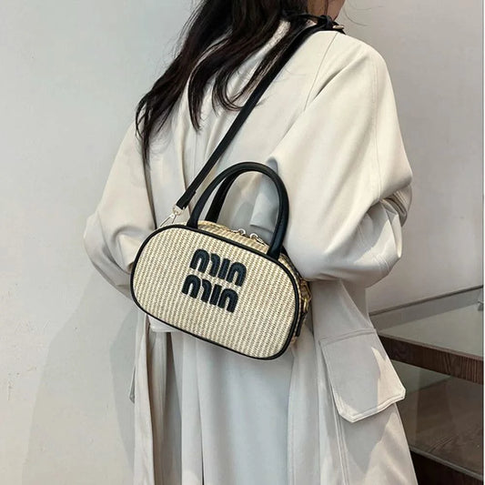 2025 new trendy and fashionable crossbody bag with niche design, woven shoulder bag for women, popular bowling bag this year - M & M Global