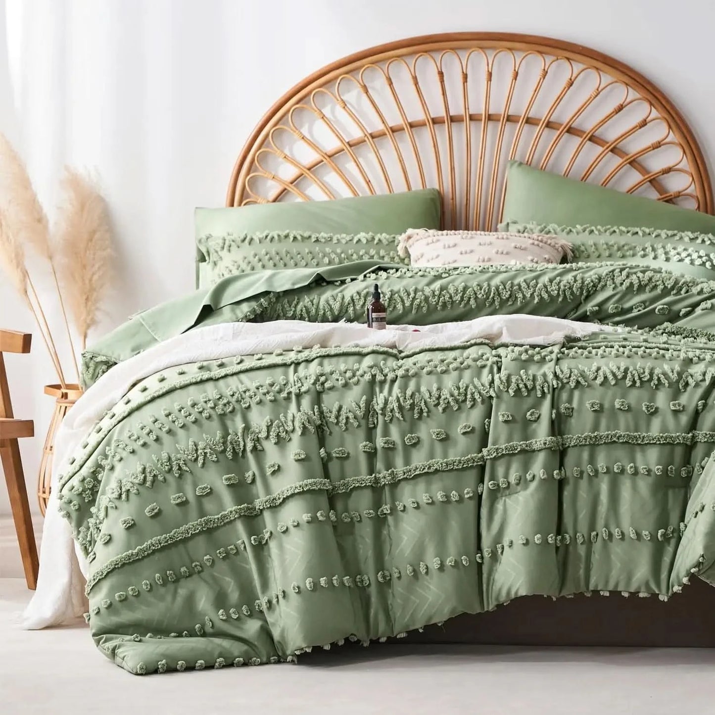 7-Piece Tufted Comforter Set – Soft All-Season Bedding Set with Decorative Pillows, Stylish Bed Set for Bedroom Decor, Ideal Gift for Any Occasion
