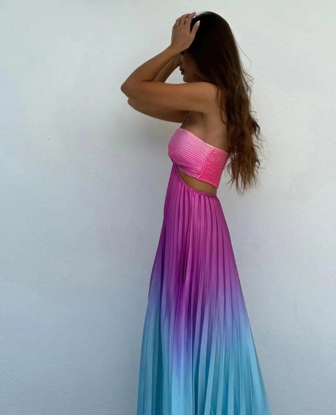 Women Chic Gradient Print Halter Neck Pleated Beach Long Dress Fashionable Long Dress Sexy Hollow Out Vacation Maxi Dress Outfit - M & M Global