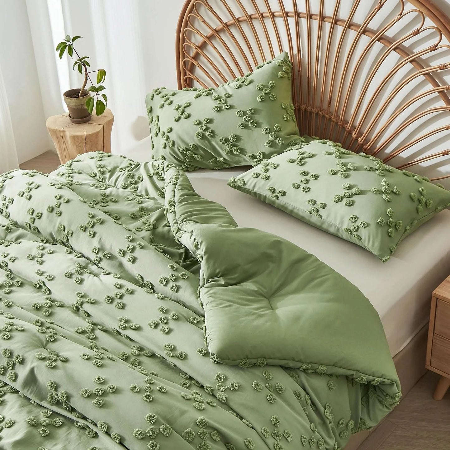 Solid color tufted bedding set, microfiber is lightweight and breathable, machine washable, queen/king size, all seasons