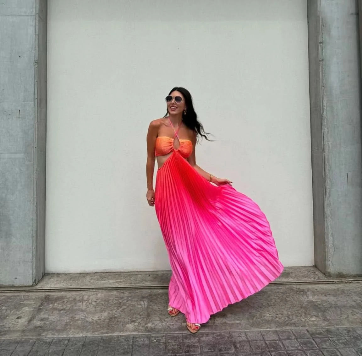 Women Chic Gradient Print Halter Neck Pleated Beach Long Dress Fashionable Long Dress Sexy Hollow Out Vacation Maxi Dress Outfit - M & M Global